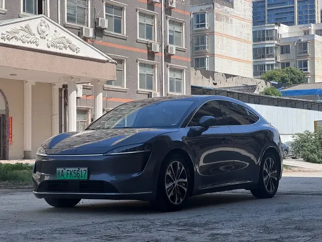 Zhijie Luxeed R7 2025 Extended Range 251km Max
