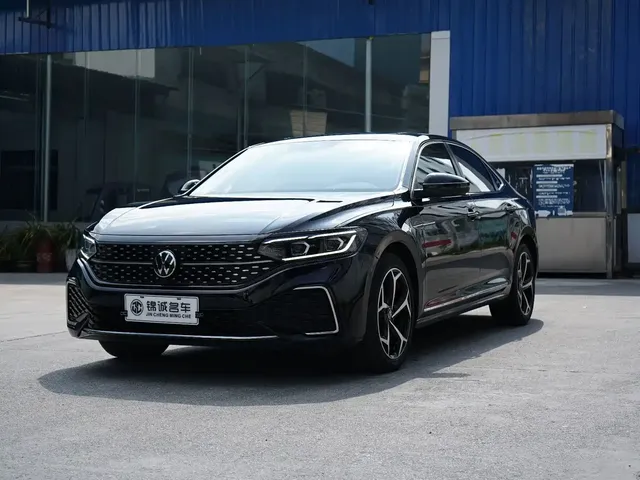 Volkswagen Passat 2023 330TSI Starlight Luxury Edition