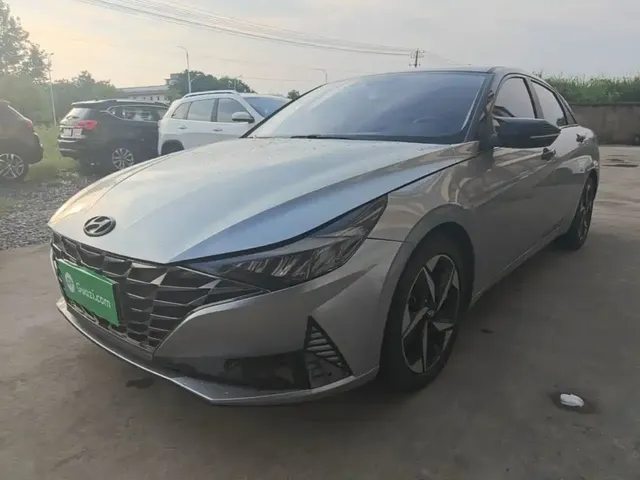 Hyundai Elantra 2022 1.5L CVT LUX Premium Edition