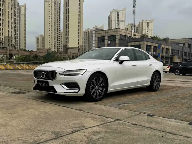 Volvo S60 2022 B4 Smart Vision Luxury Edition