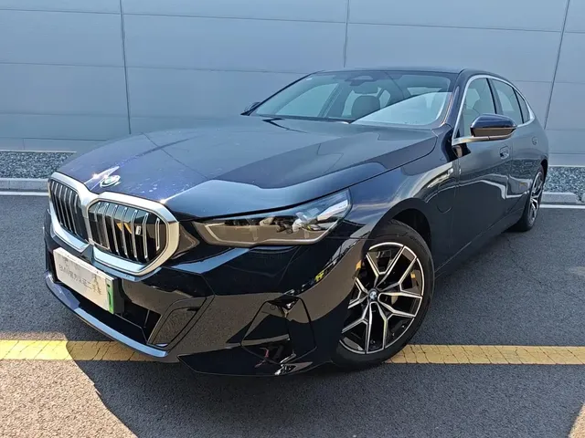 BMW i5 2025 eDrive 35L Luxury Package