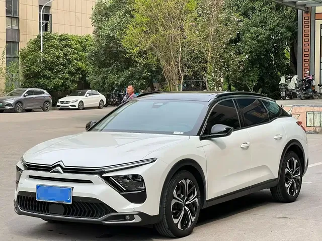 Citroën Versailles C5 X 2022 1.6T Shine Extraordinary Tiger Year Opening Edition