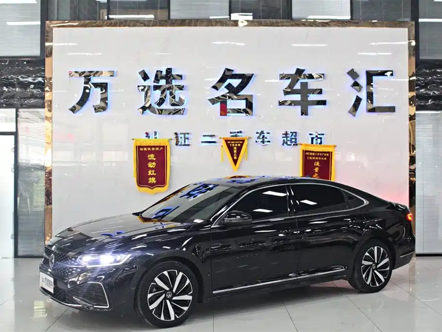 Volkswagen Passat 2023 Facelift 330TSI Starlight Elite Edition