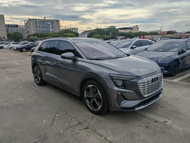 Audi Q5 e-tron 2023 40 e-tron Starlight Edition Brocade Package