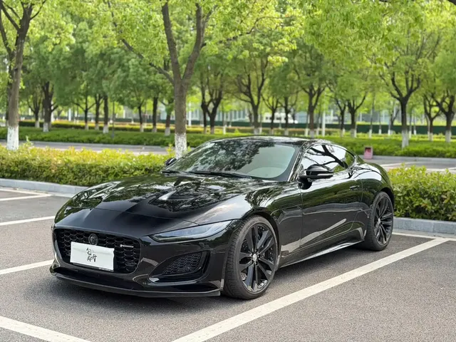 Jaguar F-TYPE 2022 P300 Hardtop R-DYNAMIC BLACK