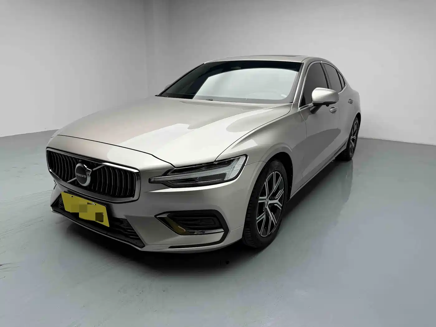 Volvo S60 2023 B4 Smart Comfort Luxury Edition