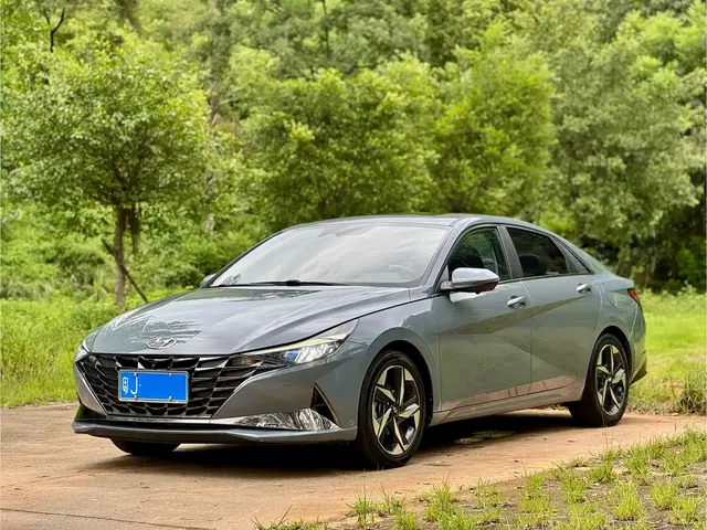 Hyundai Elantra 2021 1.5L CVT LUX Premium Edition