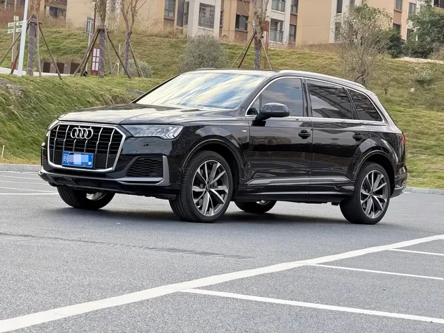 Audi Q7 2023 55 TFSI quattro S line Sport