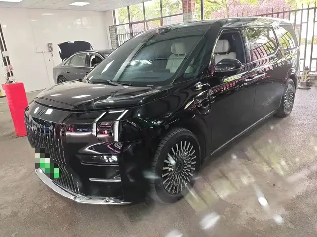 ZEEKR 009 2024 6-seat Executive AWD 108kWh