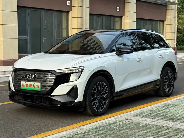 Audi Q5 e-tron 2022 40 e-tron Starlight Mech Suit