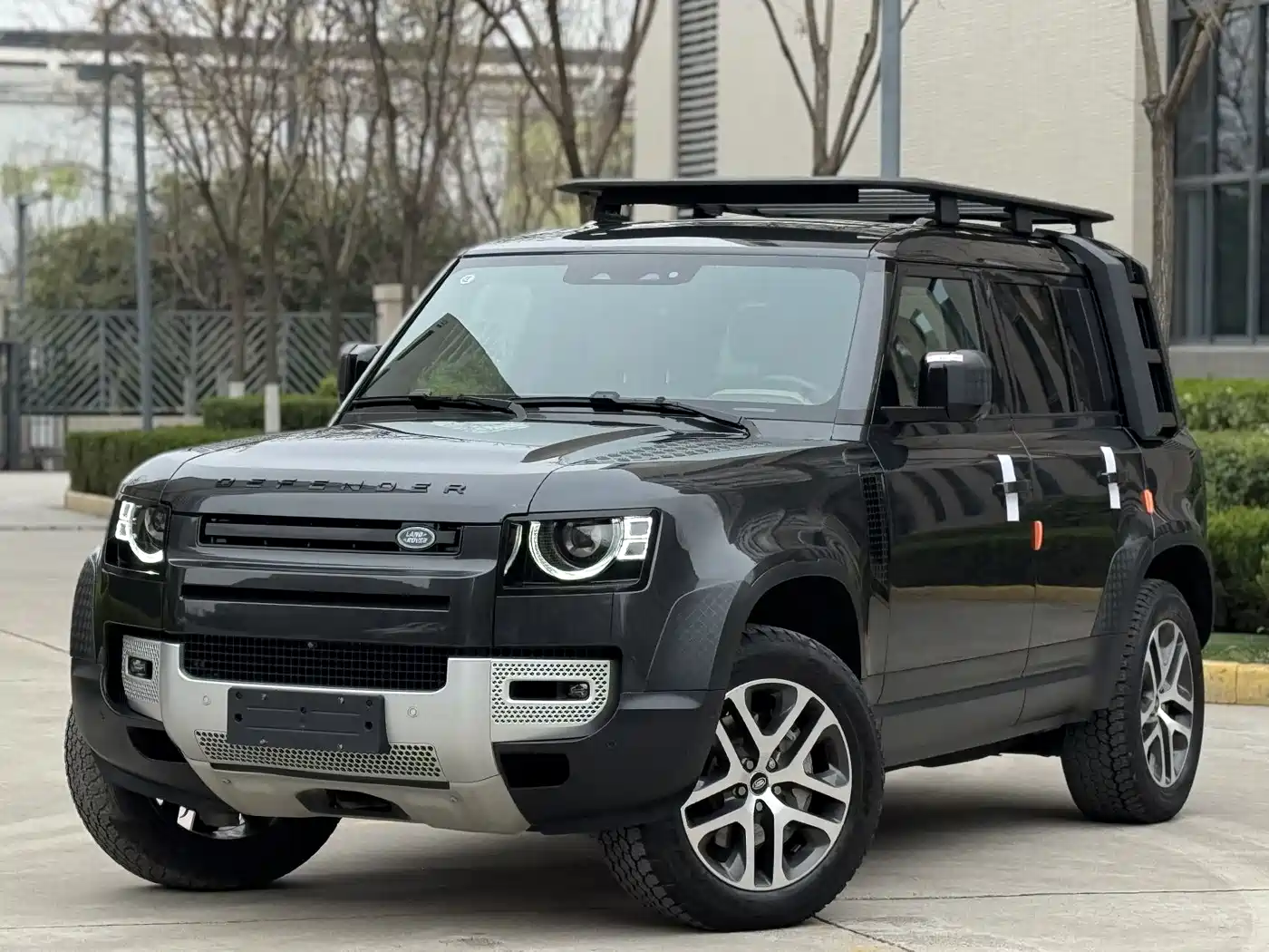 Land Rover Defender 2025 110 3.0T P400 Dark Special Edition