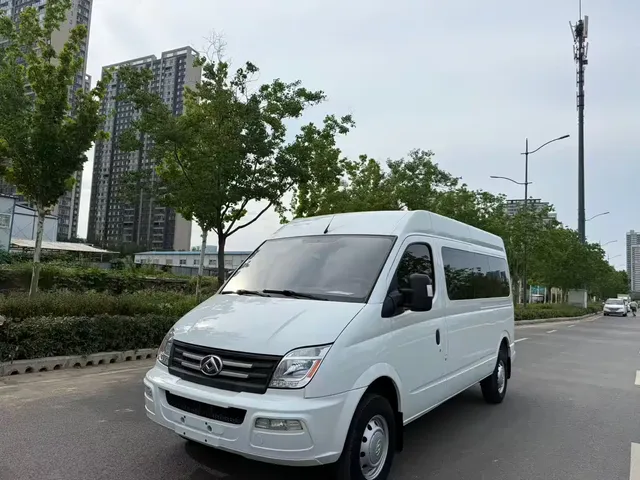 SAIC Maxus Xintu V80 2023 2.0T PLUS Manual All-round King Long Wheelbase Medium Roof 6/7/8/9-seater