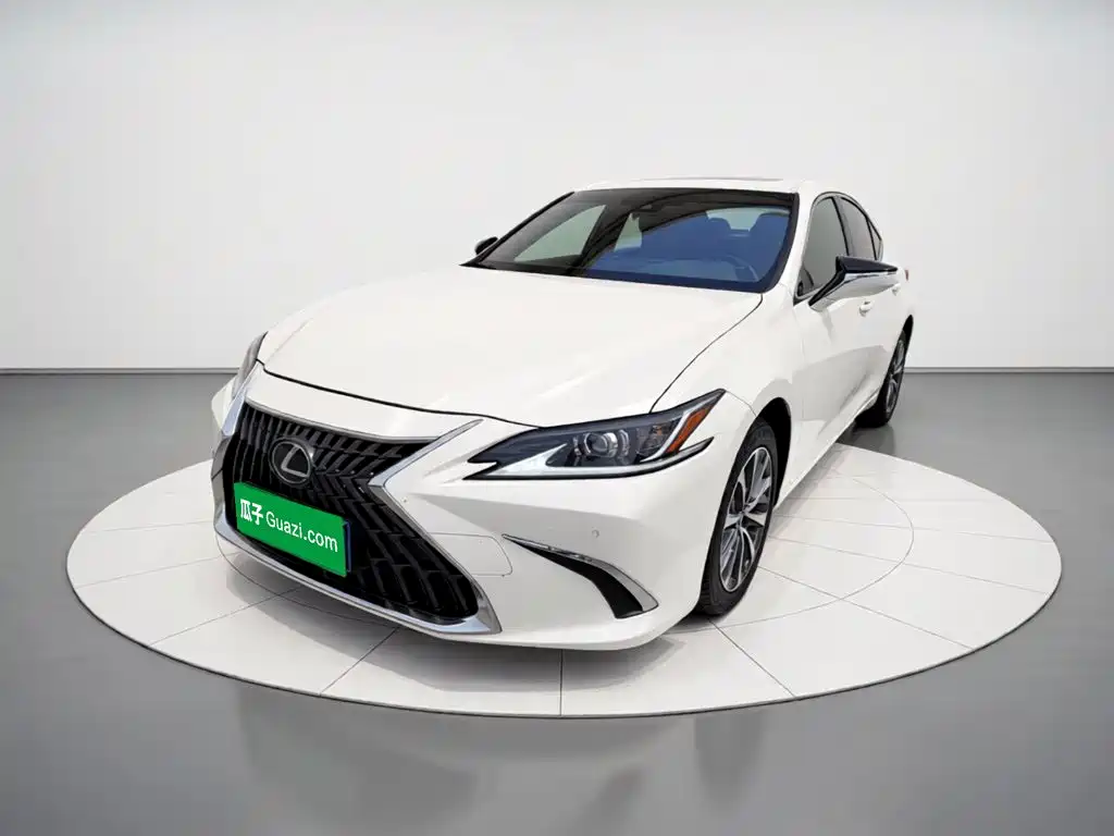 Lexus ES 2022 300h Excellence Edition