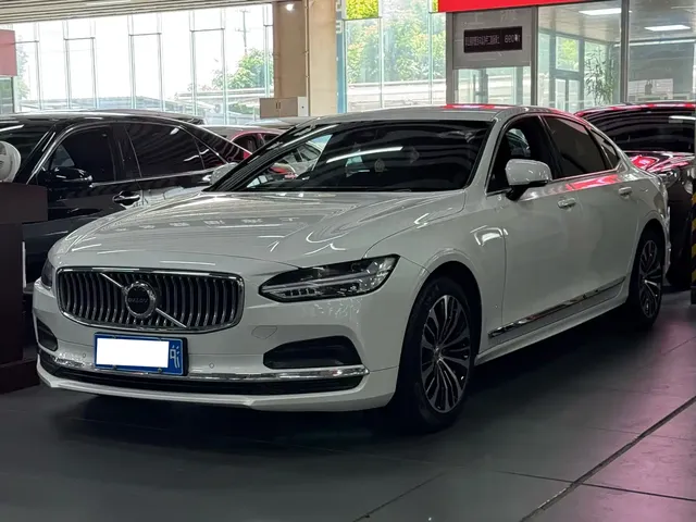 Volvo S90 2024 B5 Momentum Luxury Edition