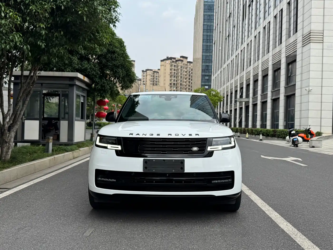 Land Rover Range Rover 2023 Facelift 3.0 L6 400PS Prosperity Extended Version