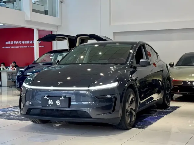 Tesla Model Y, 2025