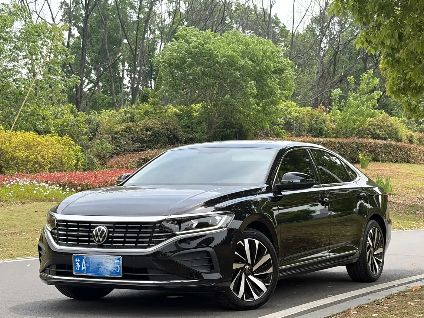 Volkswagen Passat 2025 Outstanding 330TSI Starlight Elite Edition