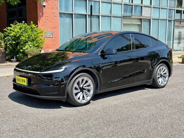Tesla Model Y 2025 Long Range All-Wheel Drive