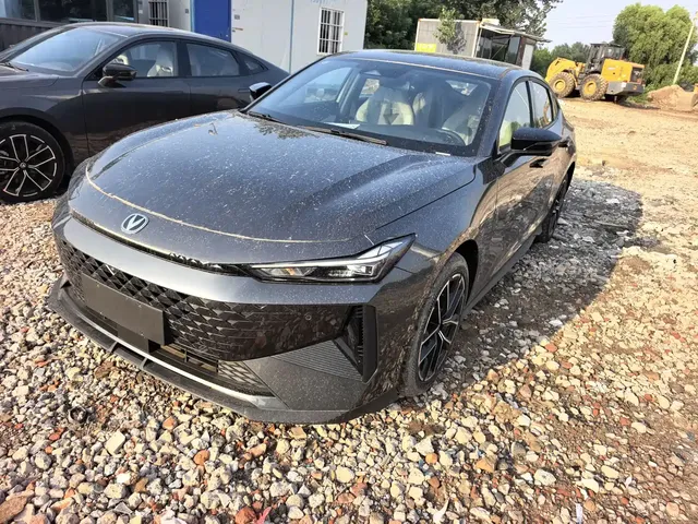 Changan UNI-V iDD 2024 Blue Whale Smart iDD 136km Smart Cool