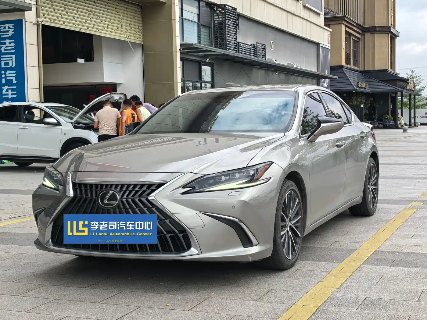 Lexus ES 2022 300h Ultimate Edition