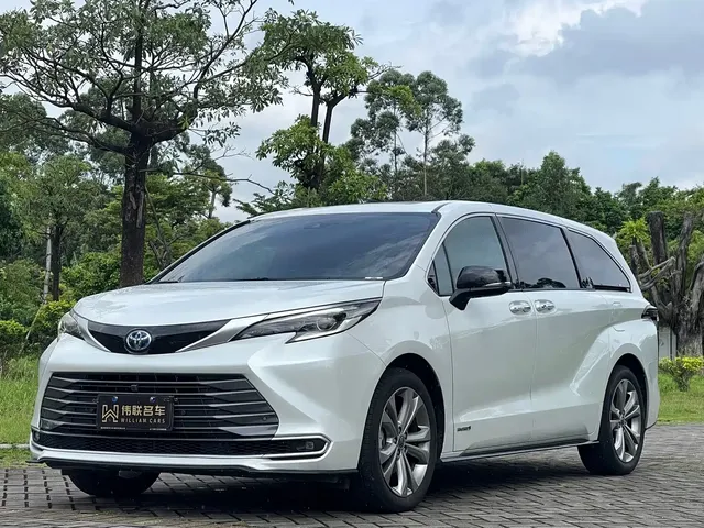 Toyota Sienna 2023 2.5L Hybrid Ultimate Edition