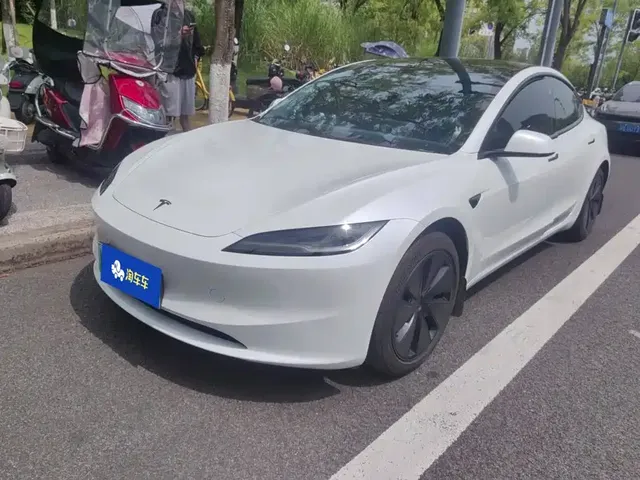 Tesla Model 3 2025 Model Year Facelift Rear-Wheel Drive