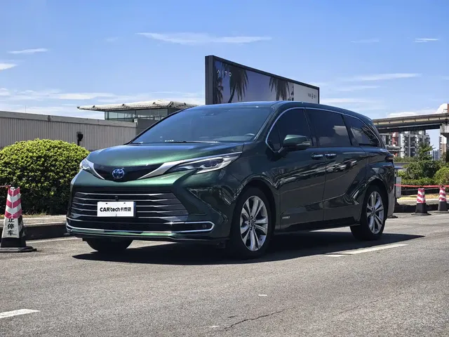 Toyota Sienna 2023 2.5L Hybrid Premium Edition
