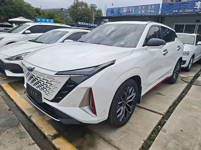 Changan Oshan Z6 2022 Model Blue Whale 1.5T DCT Smart Navigation Type