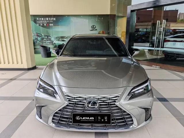 Lexus ES 2025 200 Ultimate Edition