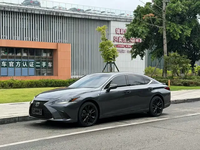 Lexus ES 2022 300h F SPORT