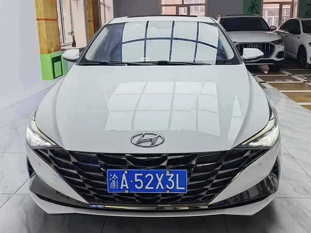 Hyundai Elantra 2022 1.5L CVT LUX Premium Edition