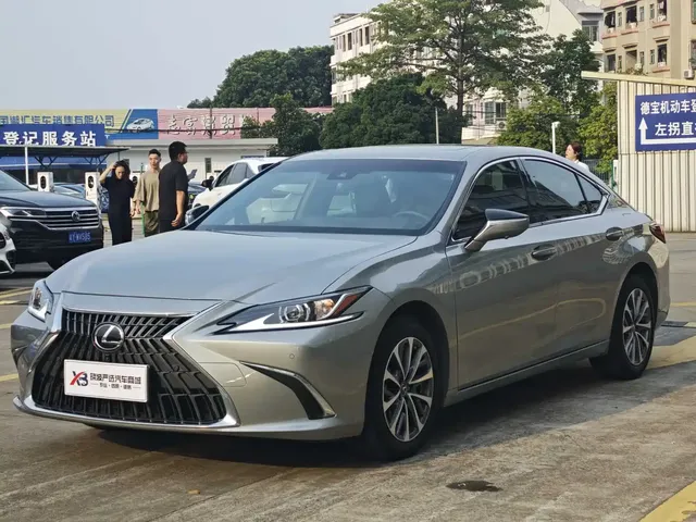 Lexus ES 2024 200 Premium Edition