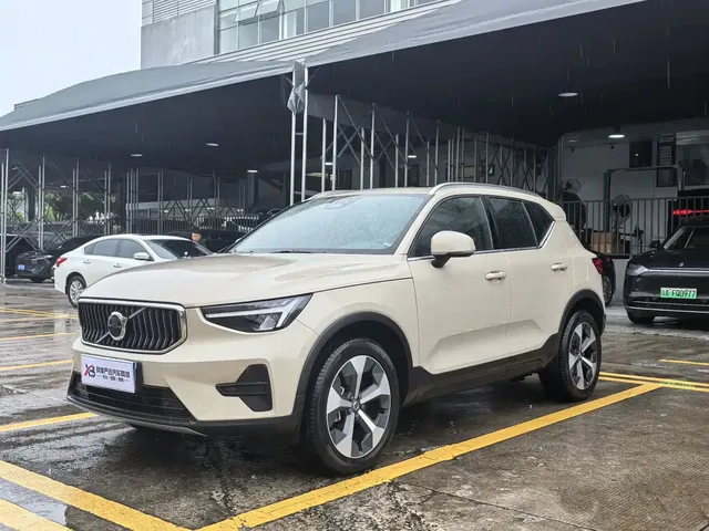 Volvo XC40 2025 B4 AWD Smart Elite Luxury Edition