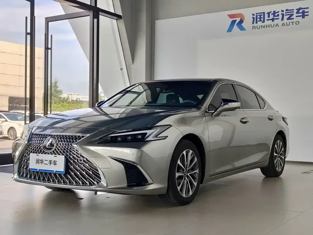Lexus ES 2025 300h Ultimate Edition