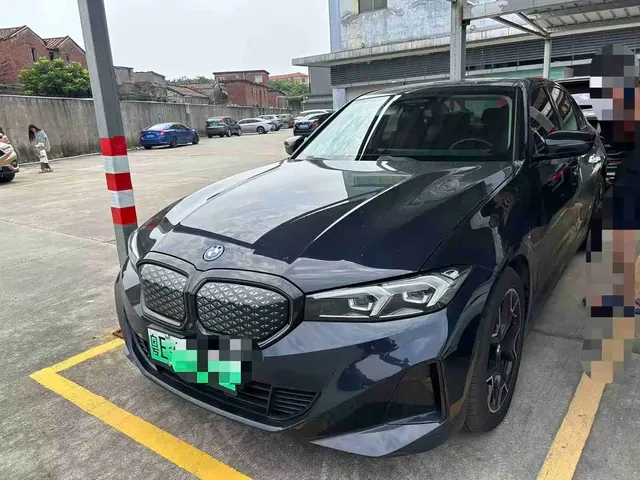BMW i3 2025 eDrive 40 L Shadow Night Package