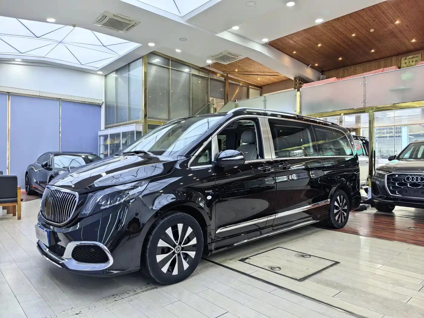 Mercedes-Benz Vito 2023 2.0T Business 7-Seater