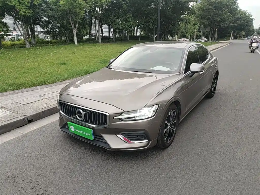 Volvo S60 2022 B4 Smart Comfort Luxury Edition