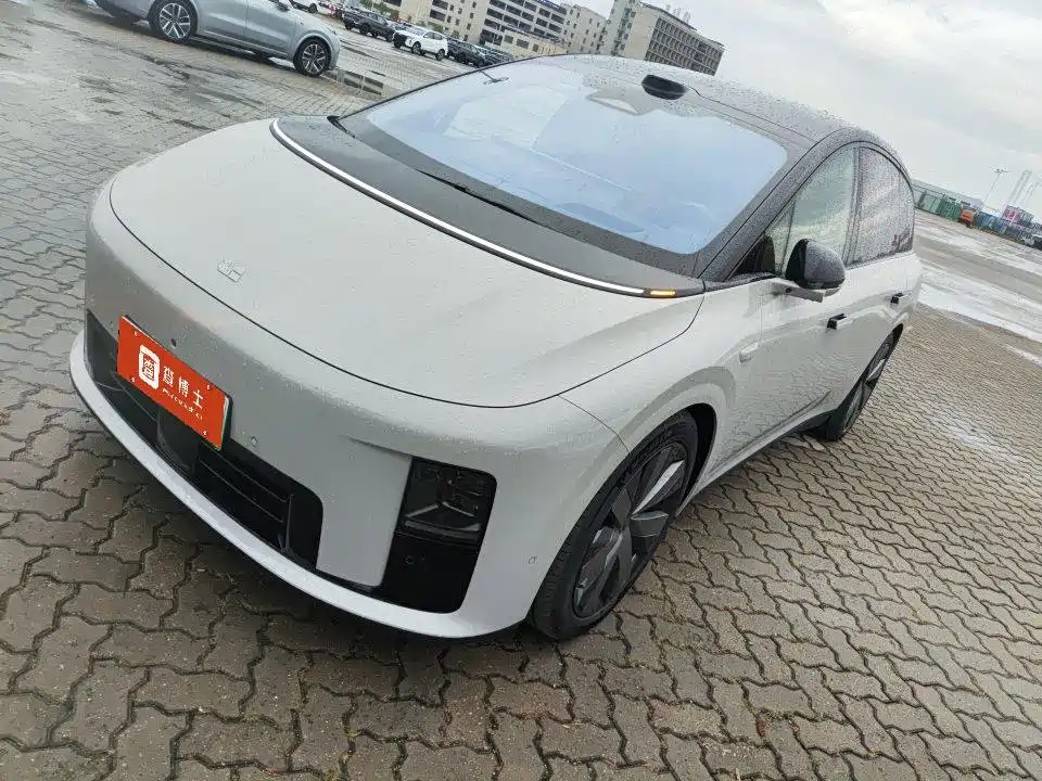 Li Auto Li i8 2025 Standard Edition
