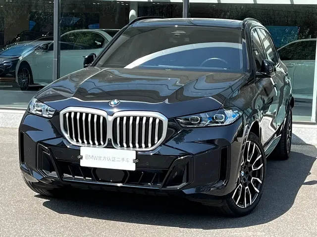 BMW X5 2023 xDrive 40Li M Sport Black Night Package