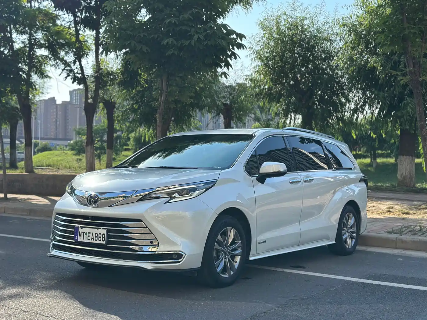 Toyota Sienna 2023 2.5L Hybrid Premium Edition