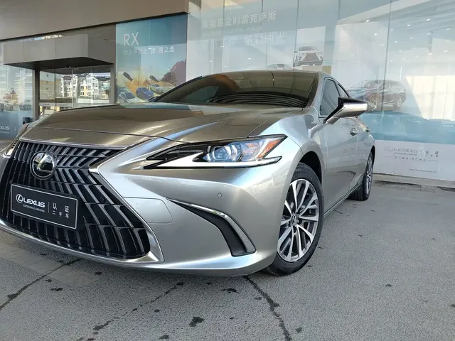 Lexus ES 2022 300h Excellence Edition