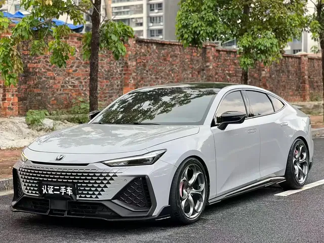 Changan UNI-V 2022 2.0T Sharp Speed Edition