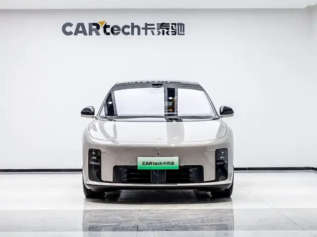 Li Auto Li i8 2025 Standard Edition