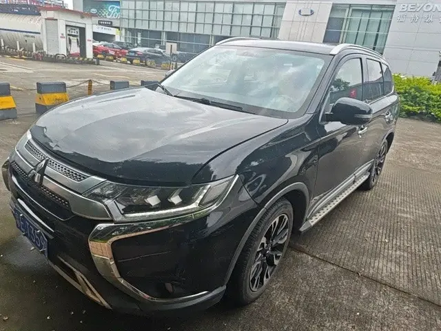 Mitsubishi Outlander 2019 2.4L 2WD Premium Edition 5-seater China V
