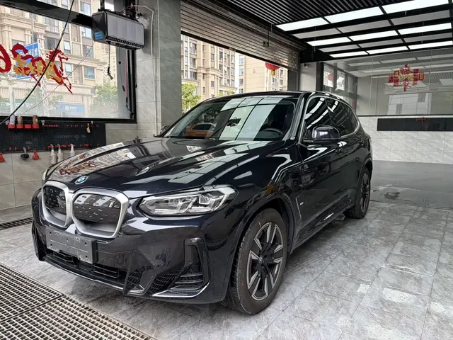 BMW iX3 2024 Leading Edition
