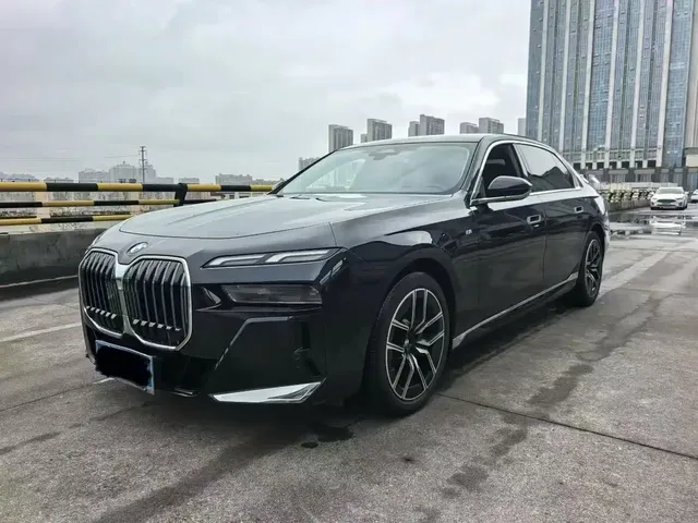 BMW 7 Series 2023 Model 735Li M Sport Package