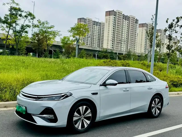 Geely Galaxy A7 2025 EM-i 150km Long Voyage Edition