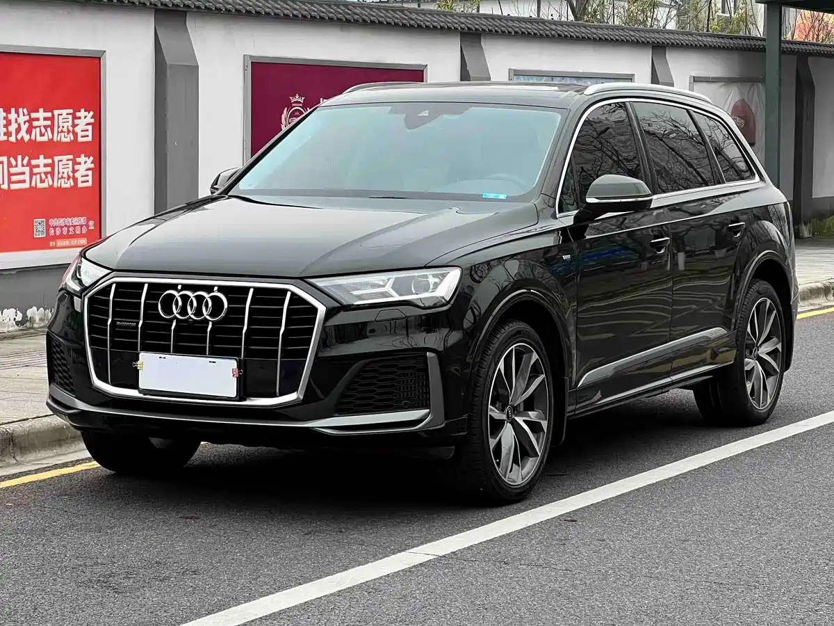 Audi Q7 2023 55 TFSI quattro S line Ice & Snow Sport Edition