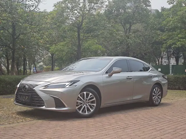 Lexus ES 2025 200 Ultimate Edition