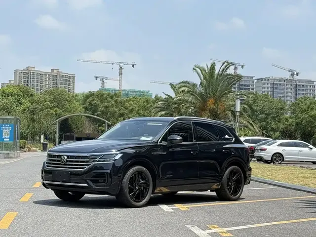 Volkswagen Touareg 2021 3.0TSI R-Line Classic Sport Package